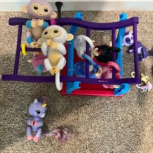 Fingerlings toys